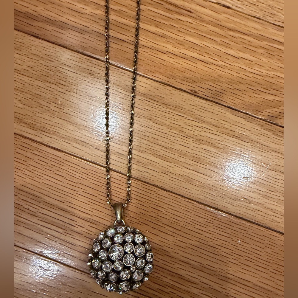 Elegant Gold Pendant Necklace